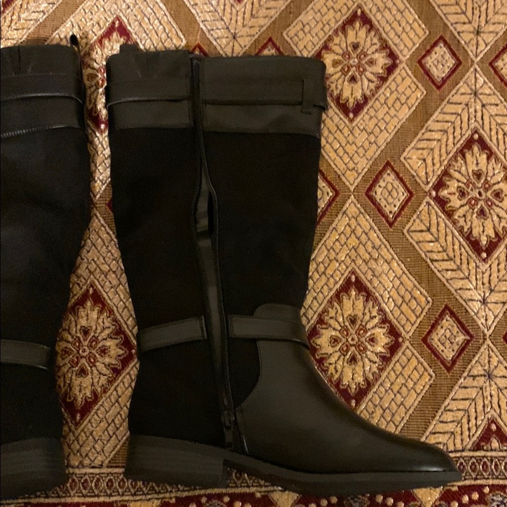Liz Claiborne Black and Gold Leather and Suede Winter Boots - Picture 8 of 10